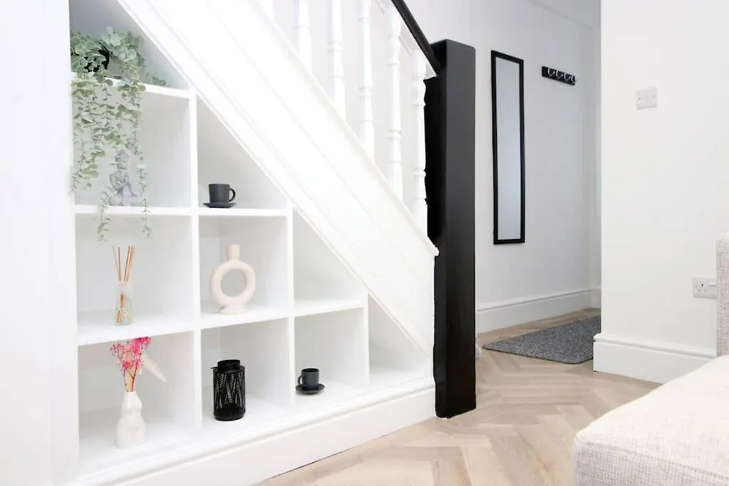 Central Luxury Stays Weekend Breaks Families Cardiff Villa