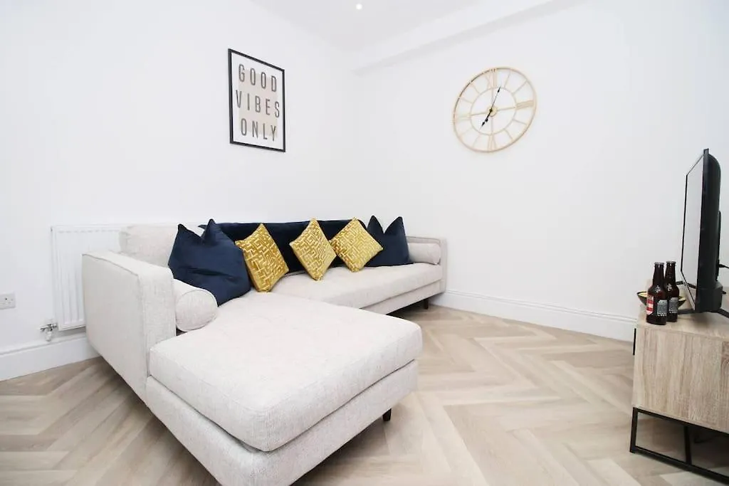 Central Luxury Stays Weekend Breaks Families Cardiff Villa