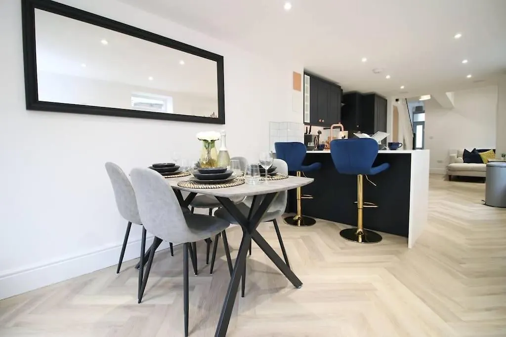 Villa Central Luxury Stays Weekend Breaks Families Cardiff