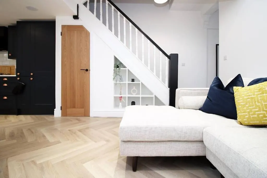Central Luxury Stays Weekend Breaks Families Cardiff Villa